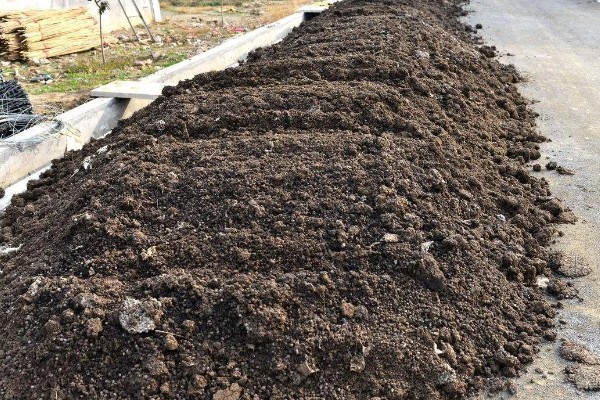 农家肥害虫如何去除，每立方米拌入1公斤辛硫酸