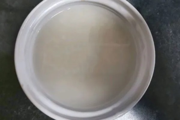 发酵的淘米水能直接浇花吗，不可以直接浇花