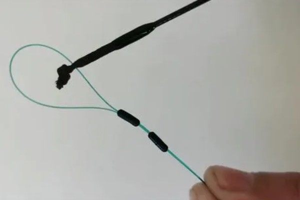 钓鱼怎么绑子线，常用的方法就是用八字环来绑