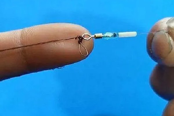 钓鱼怎么绑子线，常用的方法就是用八字环来绑