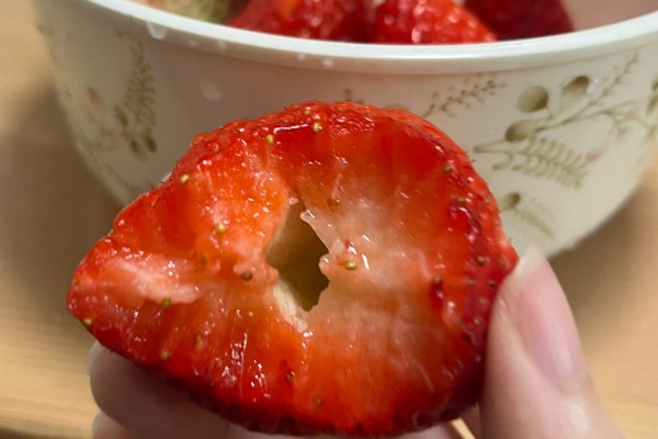 防治草莓发软的方法，需控制氮肥的用量