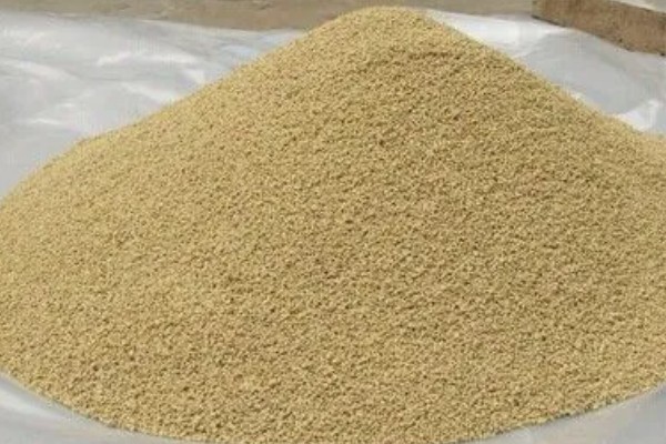 养猪发酵饲料的制作方法，注意不可用打堆发酵的方法