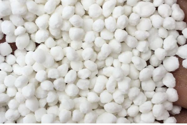 如何鉴别化肥，可以闻气味、看包装等