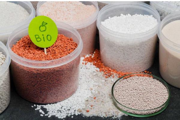 如何鉴别化肥，可以闻气味、看包装等