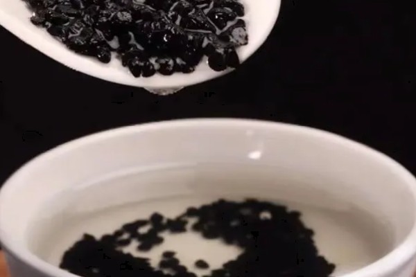 怎样提高韭菜的发芽率，播种前高温烫种浸种