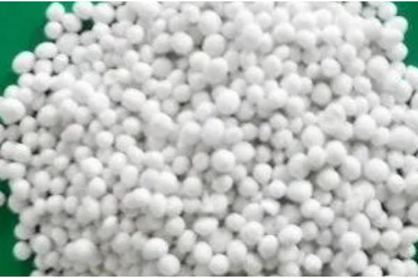 如何鉴别化肥，可以闻气味、看包装等