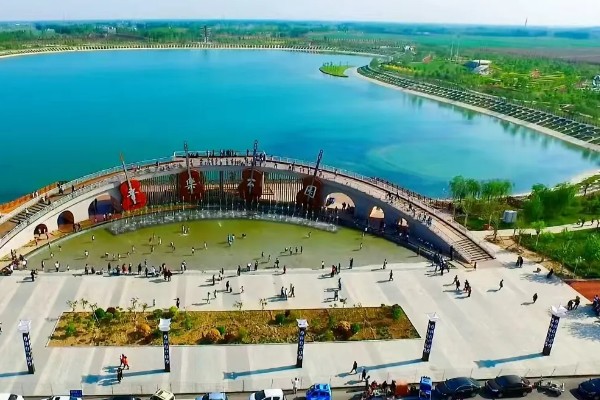 河北武强县的特产，有鲈鱼焖金饼、天鹰椒等