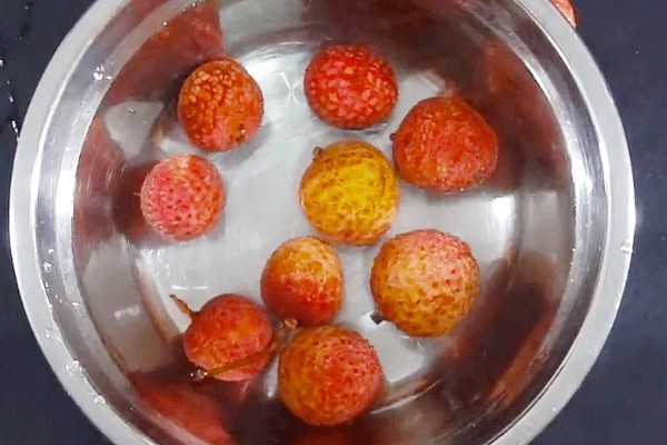 荔枝保鲜方法，可以浸入水中保存