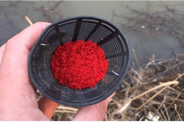 野钓鲫鱼怎么选鱼漂，尽量选择漂尾比较长的