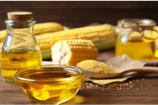 玉米油的优点,富含微量元素适合烹炒和油炸食物