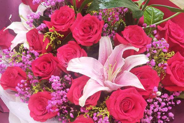 18朵红玫瑰代表什么，具有热烈爱情、青春永驻等含义