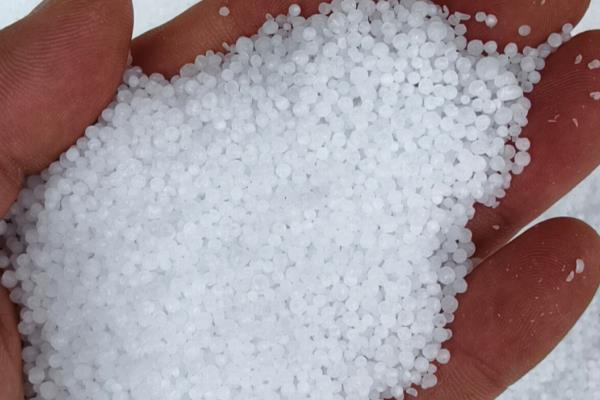 太阳花叶子收拢的原因，长期缺光或养分不足等因素会导致叶片收拢