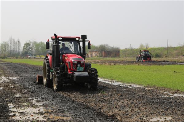 农机出车需注意什么，及时添加柴油、机油和齿轮油