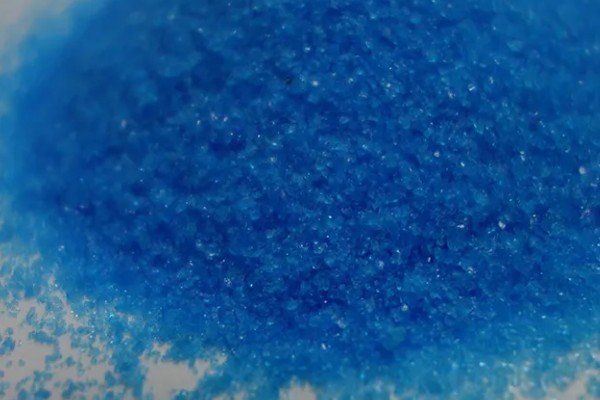使用硫酸铜要注意什么，和硫酸亚铁混用可发挥最大作用