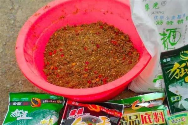 黄鳝笼适合放哪种诱饵，使用禽畜内脏、蚯蚓等饵料比较好