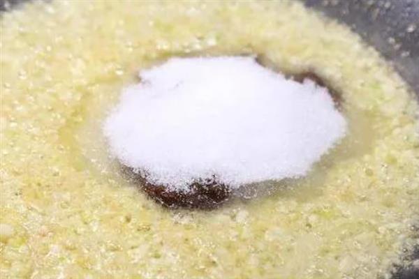 黄鳝笼适合放哪种诱饵，使用禽畜内脏、蚯蚓等饵料比较好