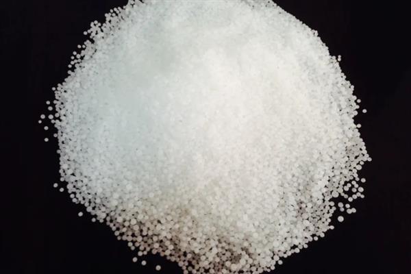 有哪些含氮高的肥料，有尿素、硝酸铵、氯化铵等