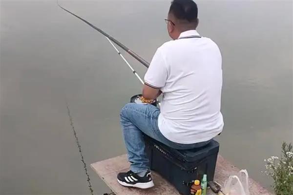 拉饵调几目钓几目，主要选择调四钓二、调三钓二、调水平钓二目