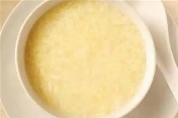 浇花用什么水，养鱼水、淘米水、剩茶水等水质都很合适