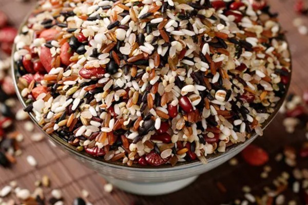 五谷杂粮粥怎么做，将材料洗净浸泡后再煮熟调味