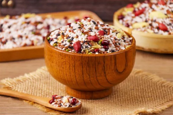 五谷杂粮粥怎么做，将材料洗净浸泡后再煮熟调味