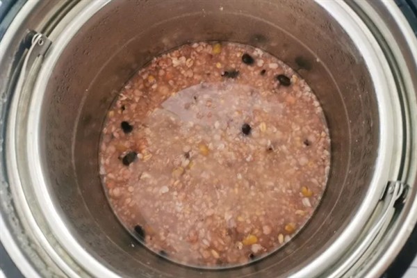 五谷杂粮粥怎么做，将材料洗净浸泡后再煮熟调味