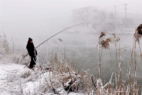 气温15度左右垂钓鲤鱼的深度,保持在2-3米比较合适