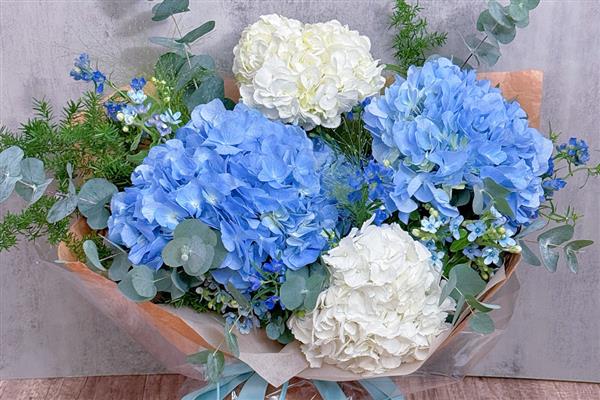 绣球鲜花可以养几天，大概可以养15天左右