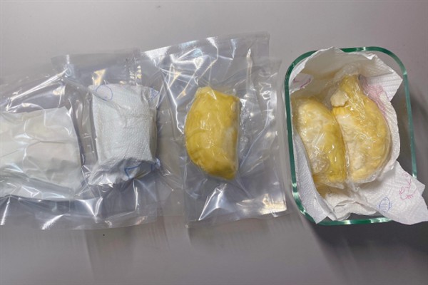 榴莲的催熟方法，与成熟的香蕉等水果放在纸箱中能起到催熟效果