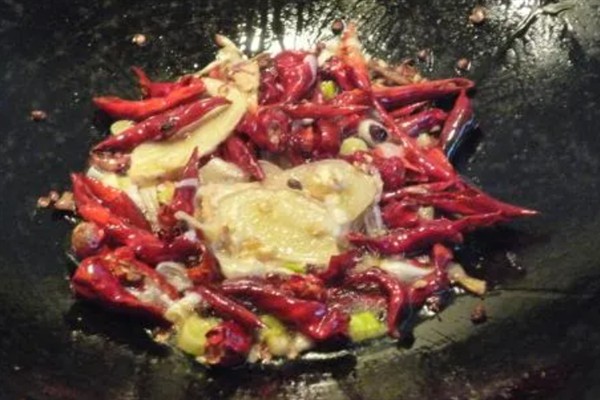 小龙虾的虾线要不要清除，拔出虾线更加干净卫生