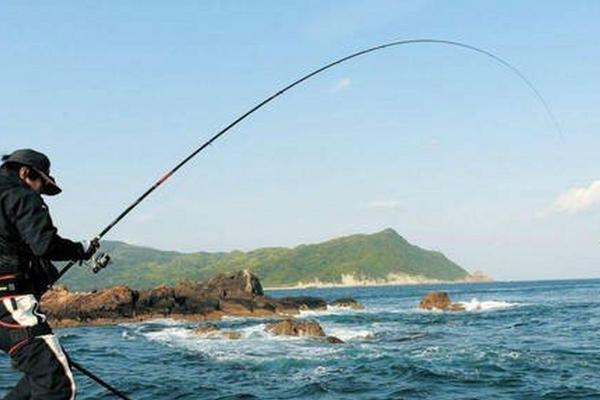 矶竿和路亚的区别,适用范围、垂钓鱼种均不同