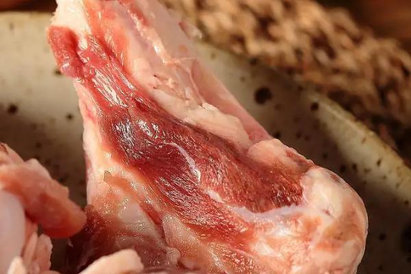 猪骨髓是不是脂肪，里面的主要营养物质是脂肪