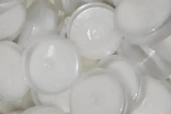 红虫如何保存，可以用湿毛巾或泥土保存