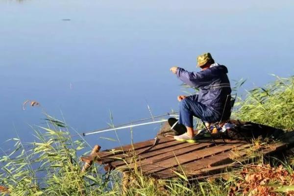 秋季适合钓深水还是浅水，大部分情况下钓浅水比较好