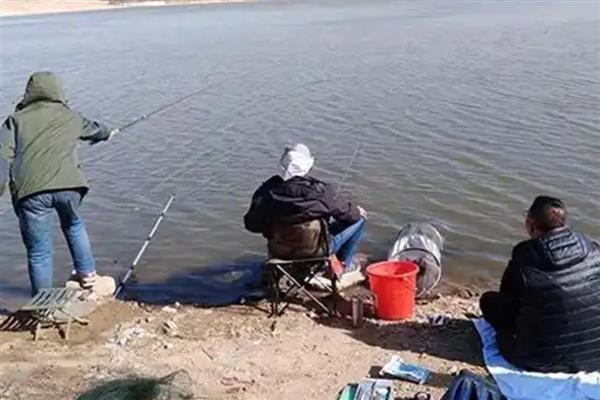 冬钓鲫鱼需要打窝吗，提前打窝可提高钓大鲫鱼的概率