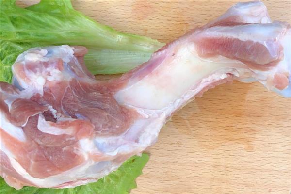 猫咪的食量突增是怎么回事，可能是生长期或天气变冷