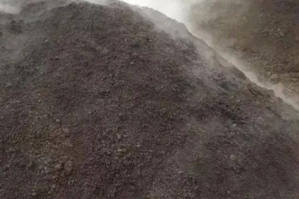 猪粪晒干后能不能用来养花，发酵时会释放热量灼伤根系