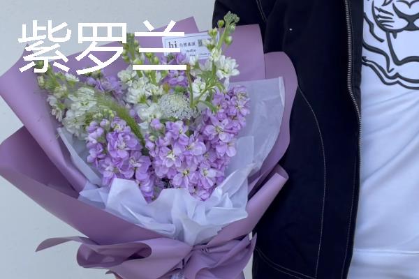 第一次见对象选择送什么花，可选择玫瑰花、马蹄莲等