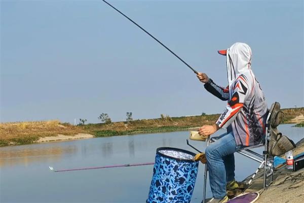 用什么钩垂钓鲫鱼，袖钩、溪流钩等钩型均可选择
