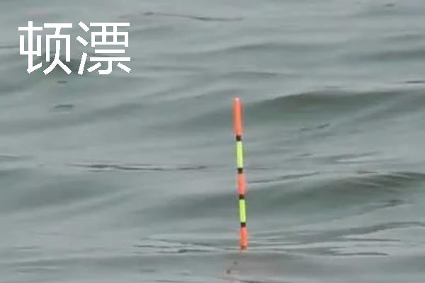 钓鱼怎样穿蚯蚓，可采用以下3种方法