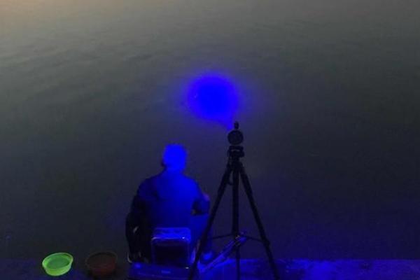 夜钓灯的简介,是指用于晚上垂钓的灯具