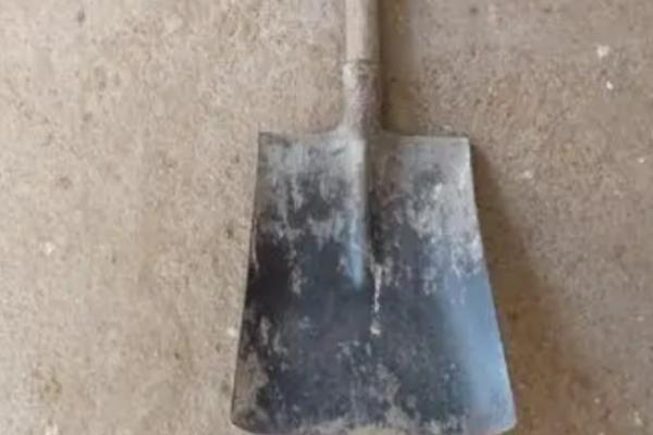 常见的农具有哪些，有镰刀、耙子等