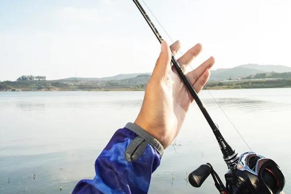 路亚竿要用浮漂吗,一般不需要用到浮漂