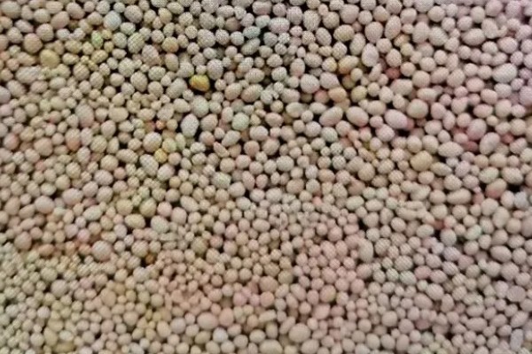 钙肥料的种类，常见的有生石灰、熟石灰等