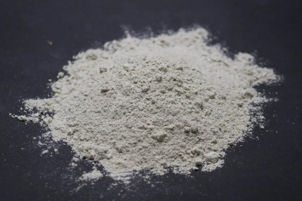 钙肥料的种类，常见的有生石灰、熟石灰等