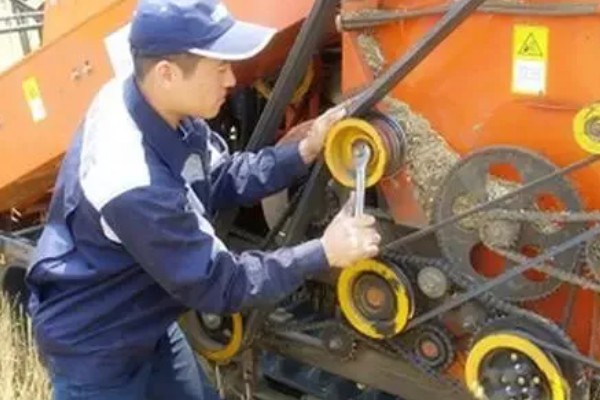 农机养护的技巧，存放前需将其擦干净