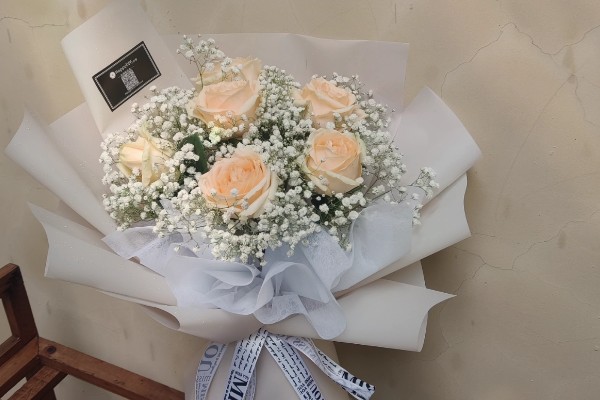 香槟玫瑰的花语,不同朵数代表的含义有区别