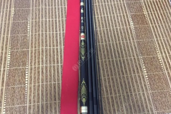 轻鸿鲤的简介,是一款碳素鲤鱼竿