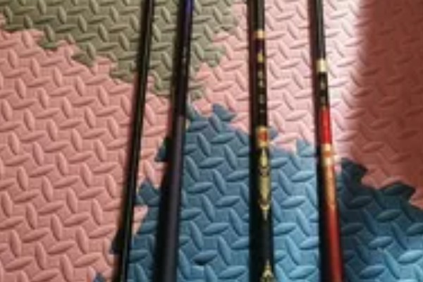 轻鸿鲤的简介,是一款碳素鲤鱼竿