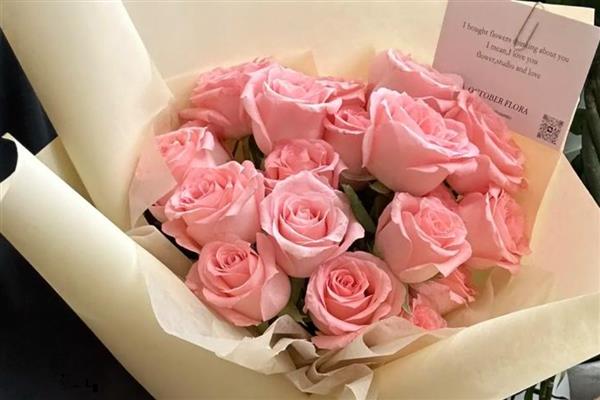 给退伍军人送哪种花，推荐向日葵、百合花等